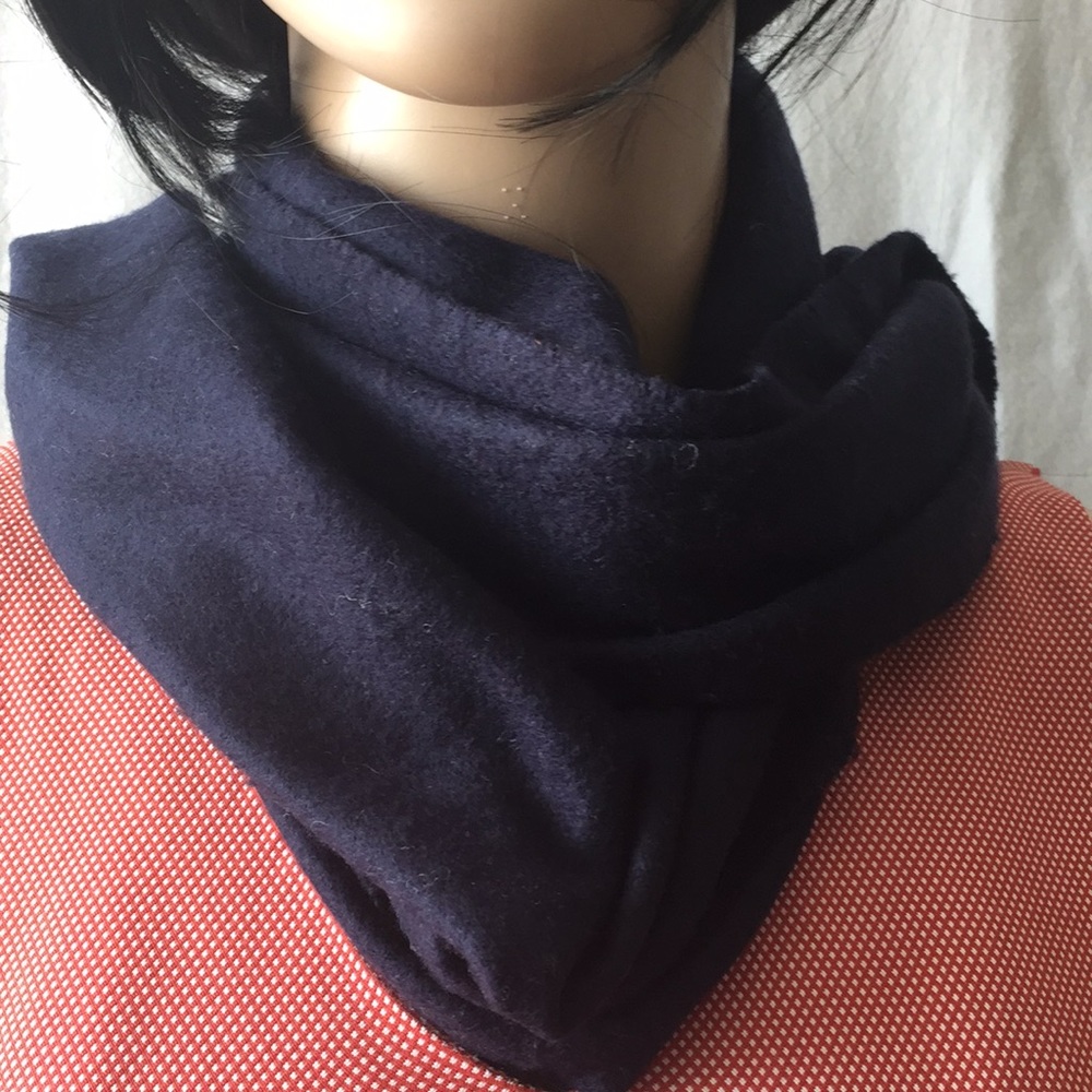 WHITEHALL LONDON NAVY BLUE SCARF